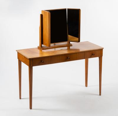 Appraisal: Gordon Russell Workshops A walnut dressing table s with central