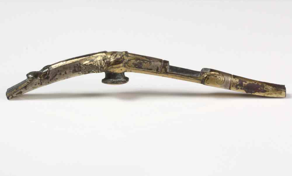 Appraisal: CHINESE BRONZE GARMENT HOOK DAIGOU EASTERN ZHOU DYNASTY - BC