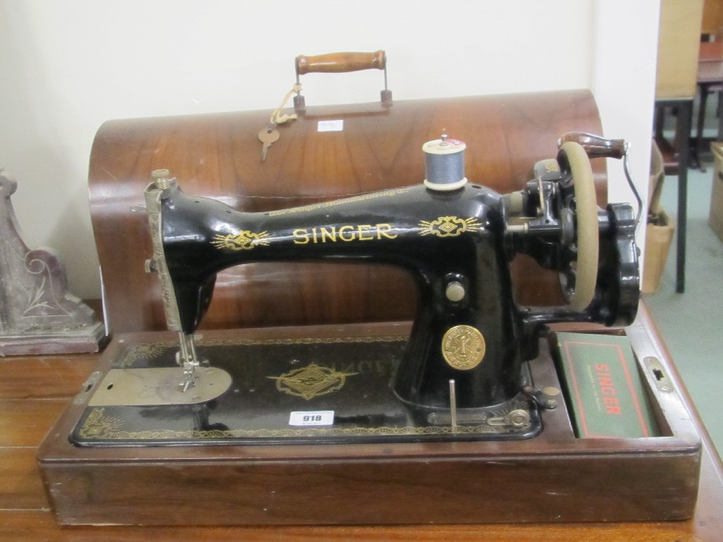 Appraisal: Portable singer sewing machine