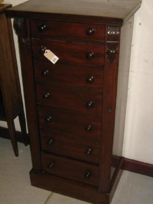 Appraisal: A VICTORIAN MAHOGANY WELLINGTON CHEST of seven graduated drawers hinged