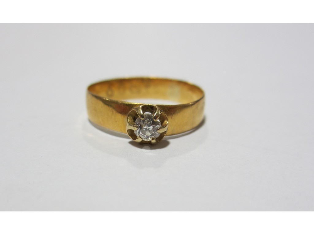 Appraisal: Twenty two carat gold diamond set dress ring