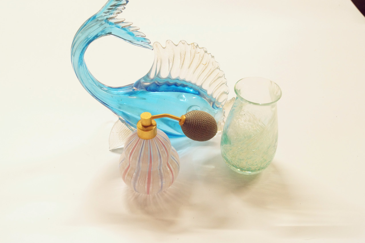 Appraisal: A Murano glass fish comport on a triple twist stem