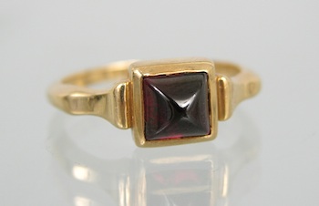 Appraisal: A Sugarloaf Cabochon Garnet Ring k yellow gold elegant mount