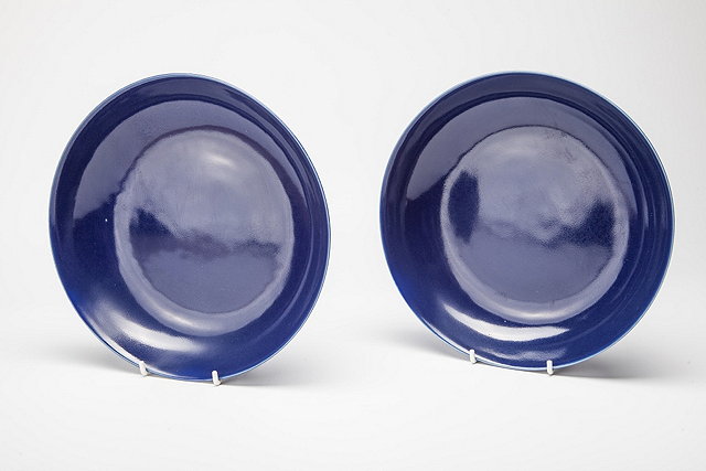 Appraisal: A PAIR OF CHINESE BLUE GROUND SHALLOW DISHES Qing Guangxu