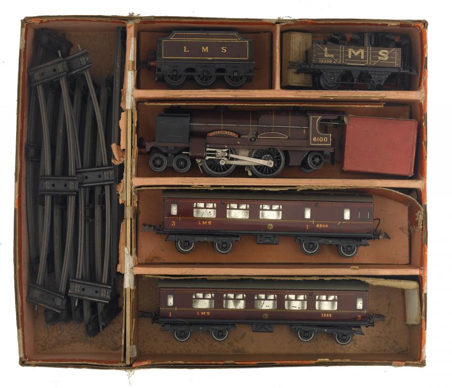 Appraisal: A HORNBY 'O' GAUGE ROYAL SCOT TRAIN SET comprising -