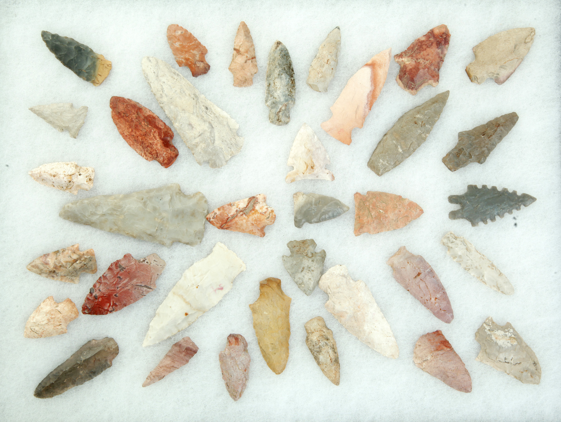 Appraisal: COLLECTION OF ARROWHEADS American Collection of multicolored flint w l