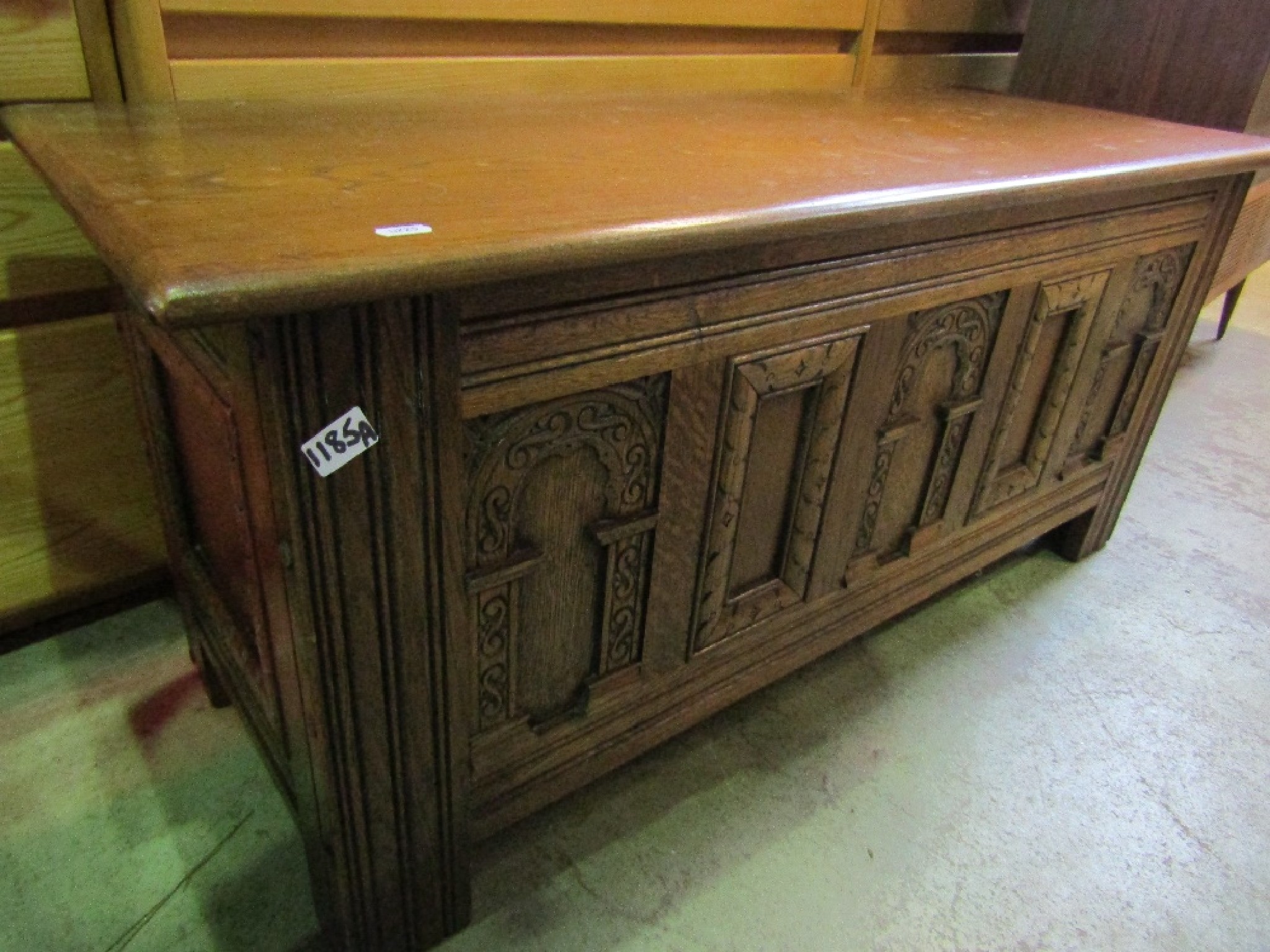 Appraisal: A reproduction old English style oak coffer with hinged lid