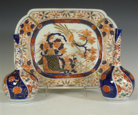 Appraisal: A group of Japanese Imari wares comprising a pair of