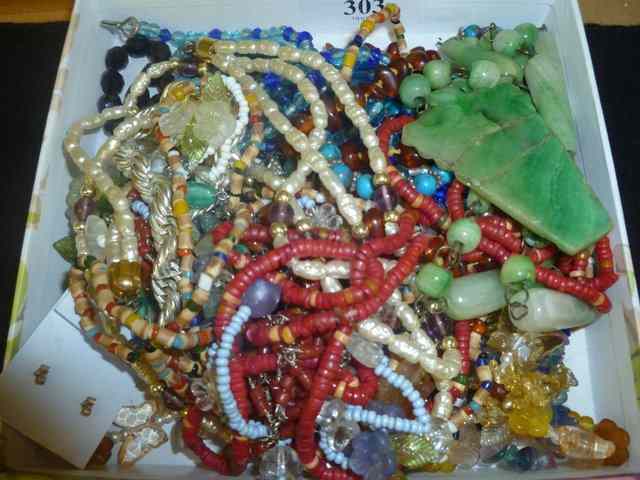 Appraisal: A COLLECTION OF VARIOUS NECKLACES and beads some with coloured