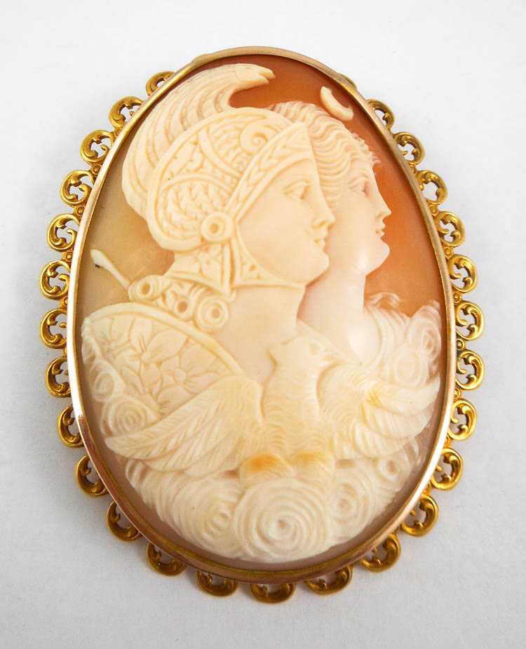 Appraisal: VICTORIAN DOUBLE PORTRAIT CAMEO PENDANT BROOCH Framed in k yellow