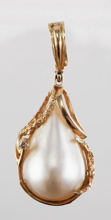 Appraisal: Teardrop shape mabe pearl pendant set in K with small