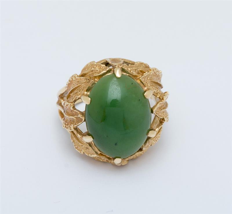 Appraisal: K YELLOW GOLD AND NEPHRITE RING The leaf form ring