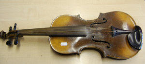 Appraisal: An old student violin stamped Hope to w a mother-of-pearl