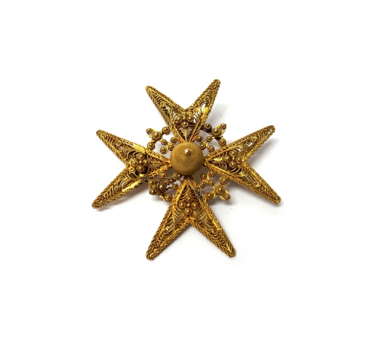 Appraisal: A gold filigree brooch designed as a Maltese cross with