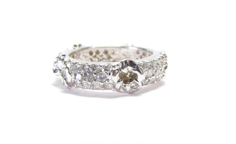 Appraisal: A K white gold band ring in floral design with