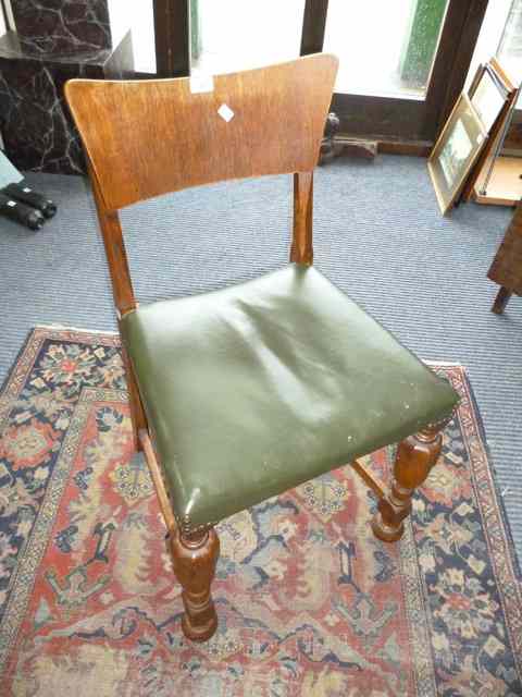 Appraisal: A SET OF FIVE VICTORIAN AND LATER OAK CHAIRS with