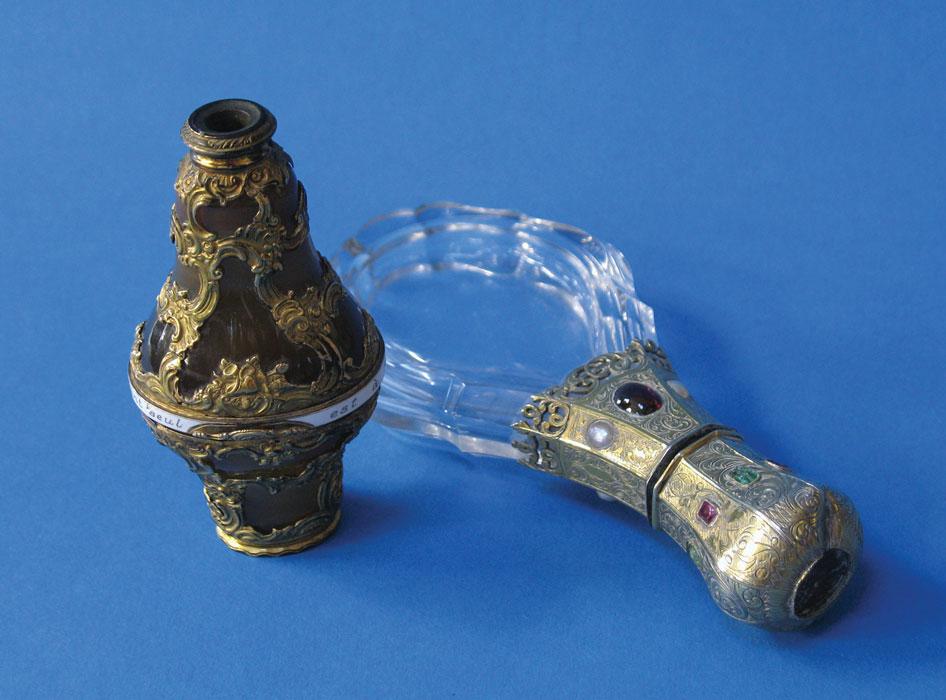 Appraisal: A CONTINENTAL GILT METAL AND GEM SET SCENT BOTTLE with