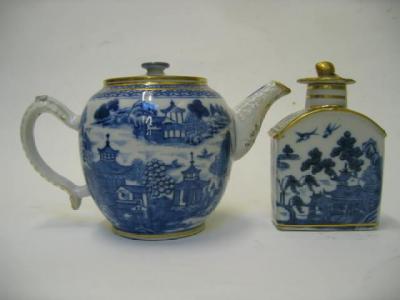 Appraisal: A CHINESE EXPORT PORCELAIN TEAPOT late th century with scroll