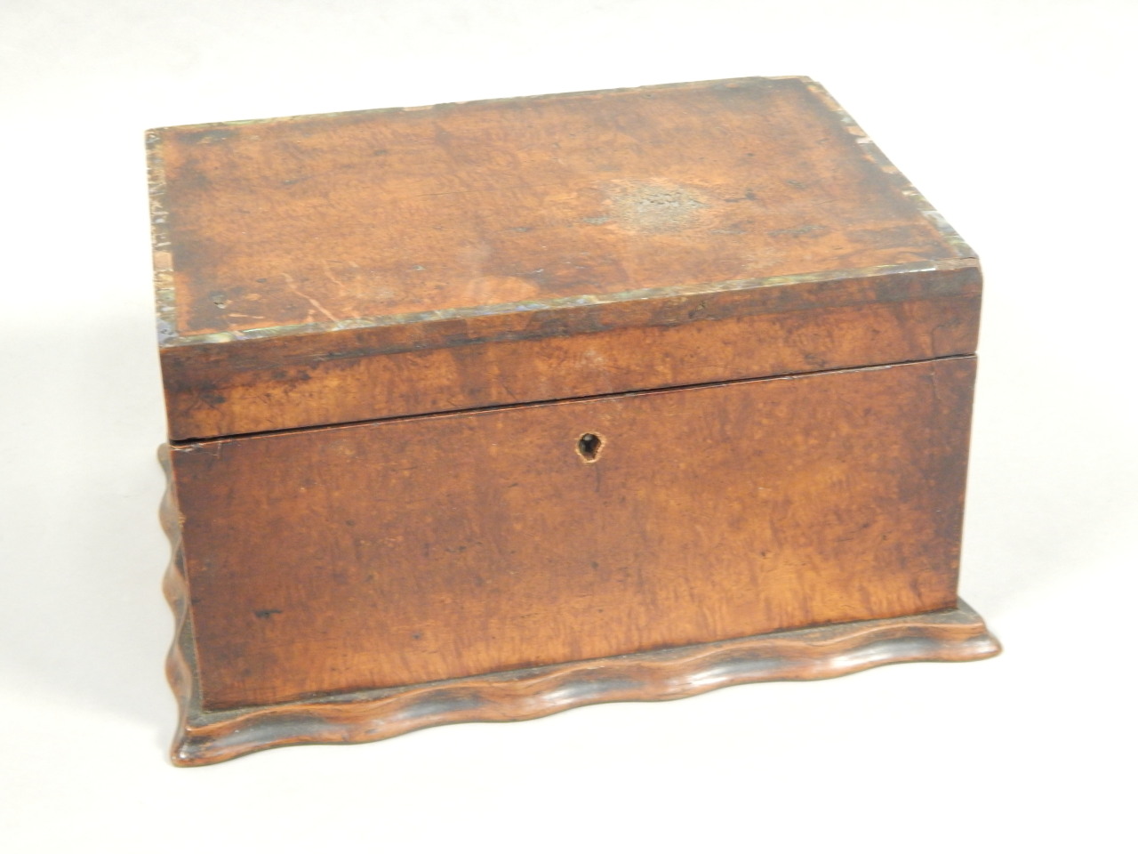 Appraisal: A thC burr walnut and mother of pearl inlaid workbox