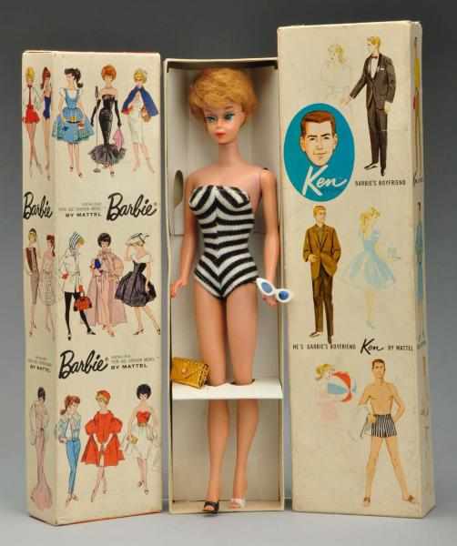 Appraisal: Boxed Bubble Cut Barbie Description Ash blonde hair greasy face