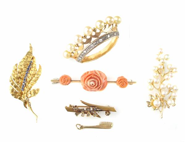 Appraisal: A collection of five cultured pearl gemset and gold brooches