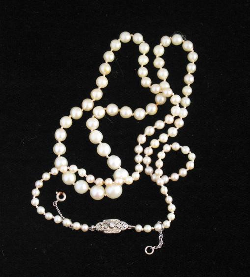 Appraisal: A GRADUATED ROW OF KNOTTED CULTURED PEARLS the Art Deco