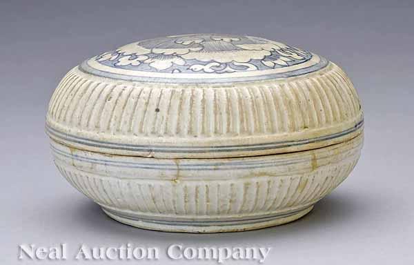 Appraisal: A Vietnamese Blue and White Covered Circular Box th c