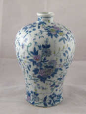 Appraisal: A large baluster shape Chinese vase with pastel floral patterning