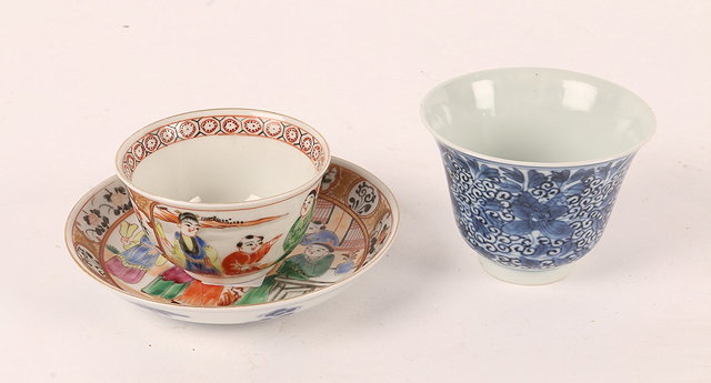 Appraisal: A CHINESE BLUE AND WHITE PORCELAIN TEA CUP with a