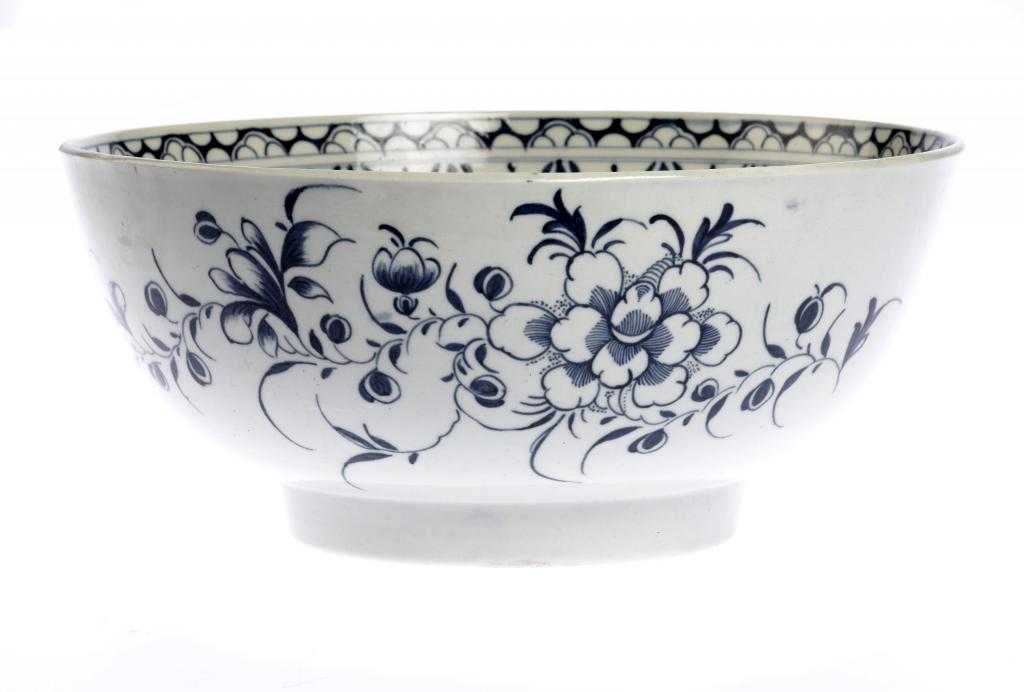 Appraisal: A WORCESTER BOWL freely painted in underglaze blue with the