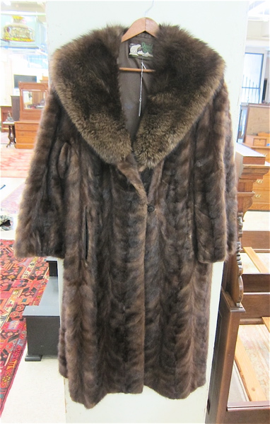 Appraisal: LADY'S SHEARED MINK COAT in a chevron pattern having two