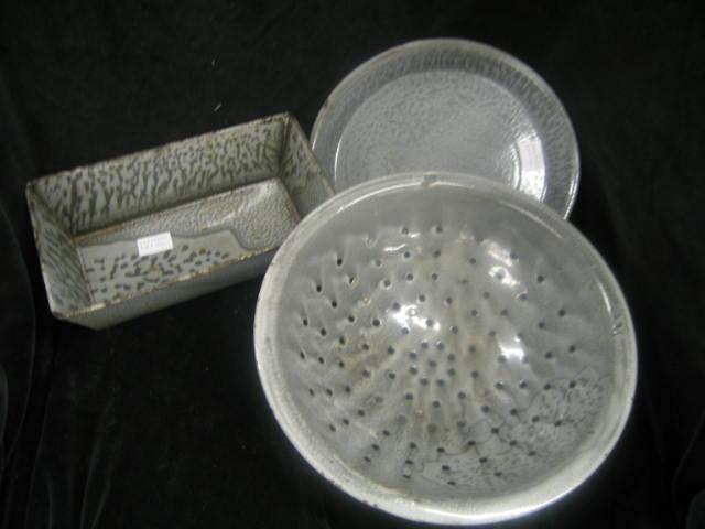 Appraisal: Pcs Graniteware bread pan pie pan colander