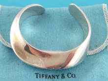 Appraisal: A Tiffany silver bracelet with original pouch