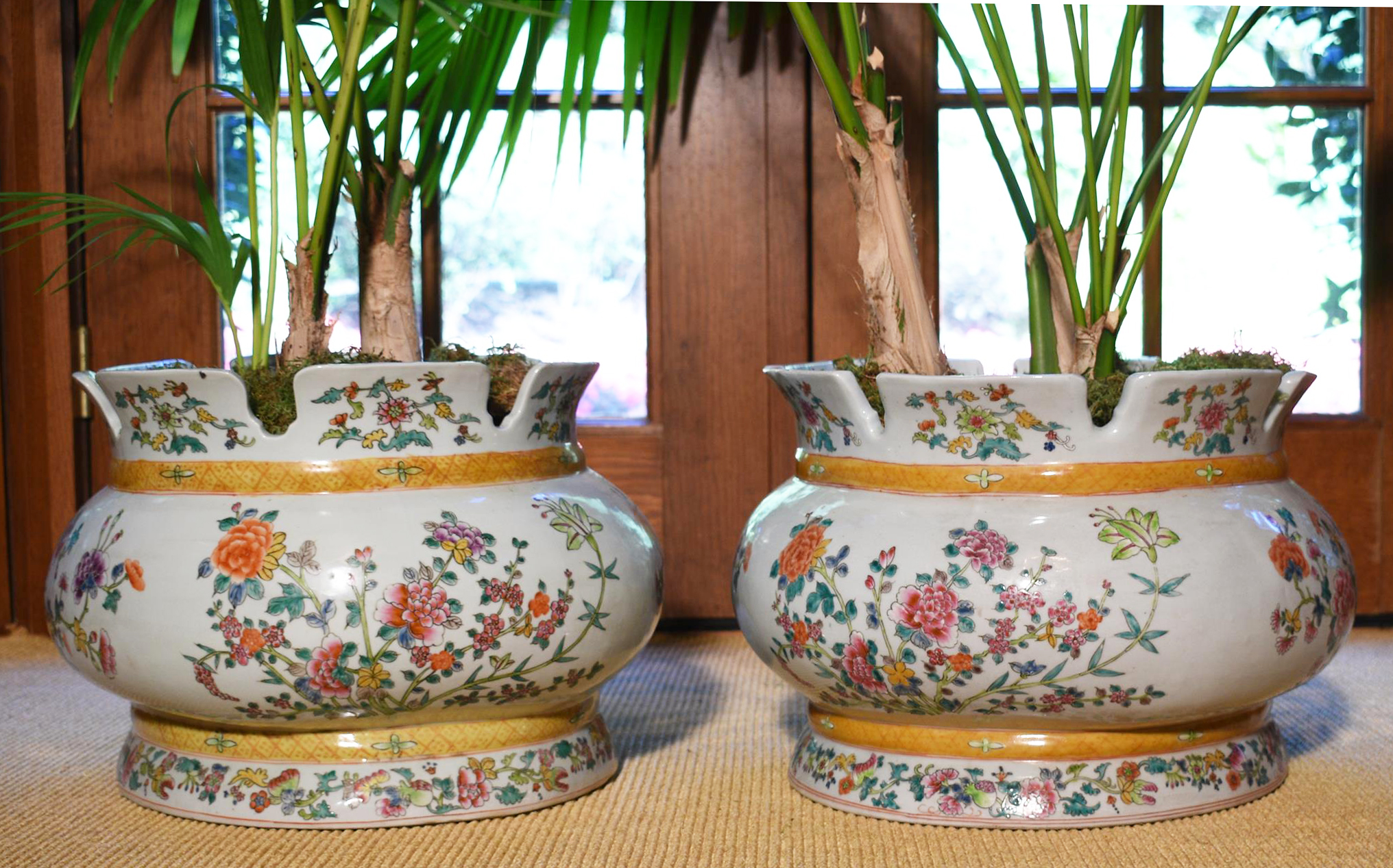 Appraisal: PR VINTAGE CHINESE PORCELAIN MONTIETH JARDINIERES Vintage Republic period oval