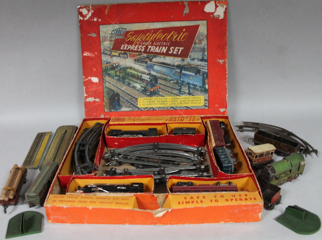 Appraisal: A Mettoy Railways O-gauge train set to include C locomotive