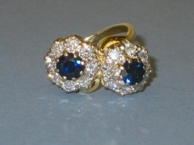 Appraisal: A SAPPHIRE AND DIAMOND DOUBLE CLUSTER RING formed from a