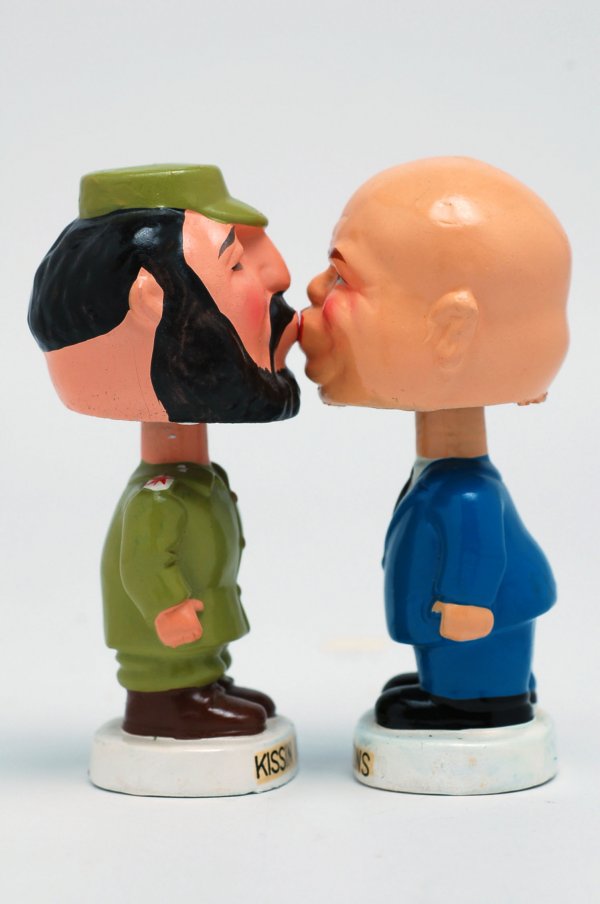 Appraisal: Circa bobbleheads of Fidel Castro and Nikita Khruschev atop white