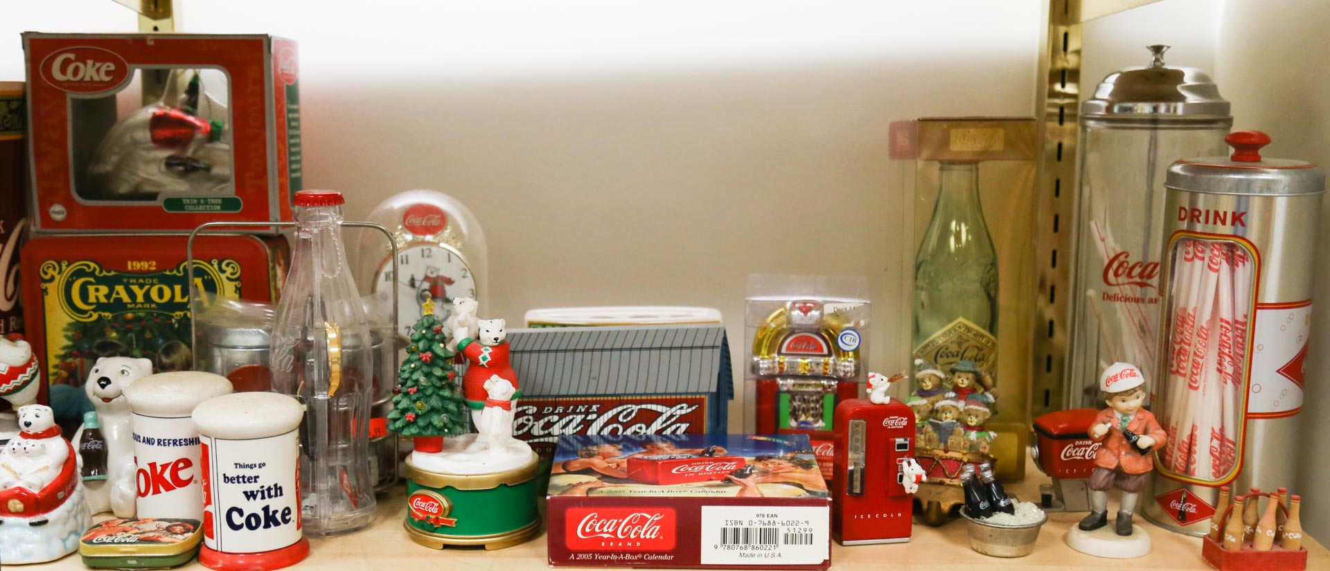 Appraisal: Shelf lot of Coca-Cola collectibles including a Pepsi Cola am-fm