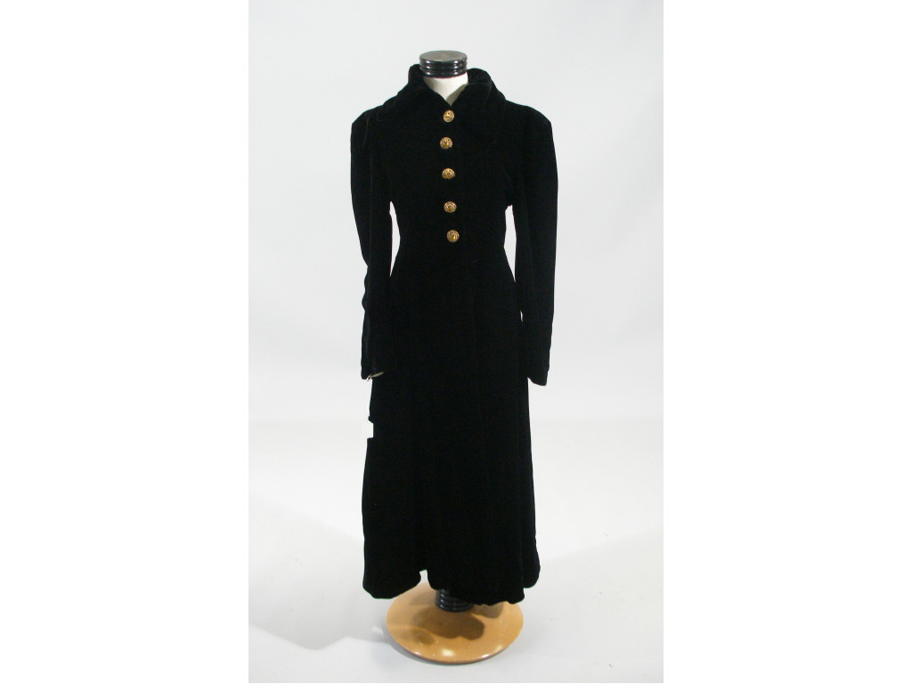 Appraisal: Vintage Art Deco Velvet Opera Coat s Era coat of