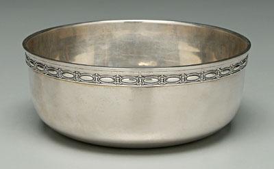 Appraisal: Sterling bowl beaded oval and foliate border marks for Towle