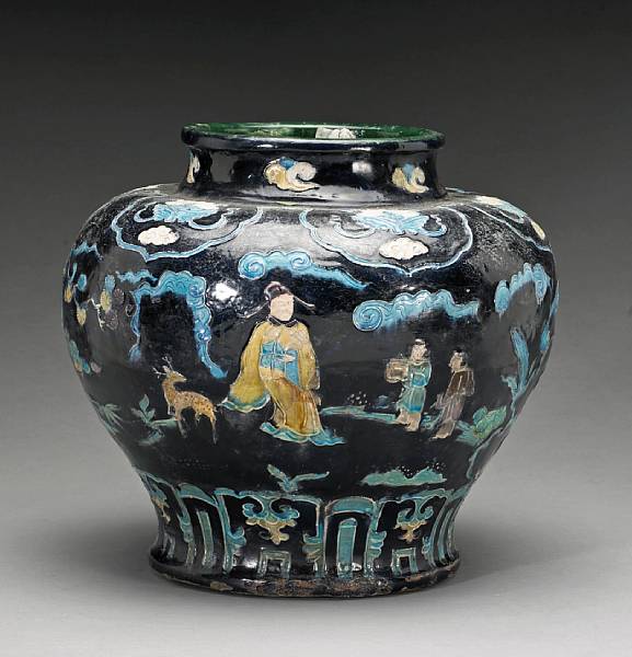 Appraisal: A fahua glazed pottery jar Ming Dynasty Its neck encircled