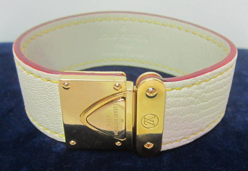 Appraisal: A LOUIS VUITTON LEATHER BRACELET SIZE M A LOUIS VUITTON