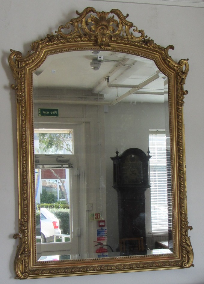 Appraisal: A late th century gilt framed overmantel mirror with cartouche