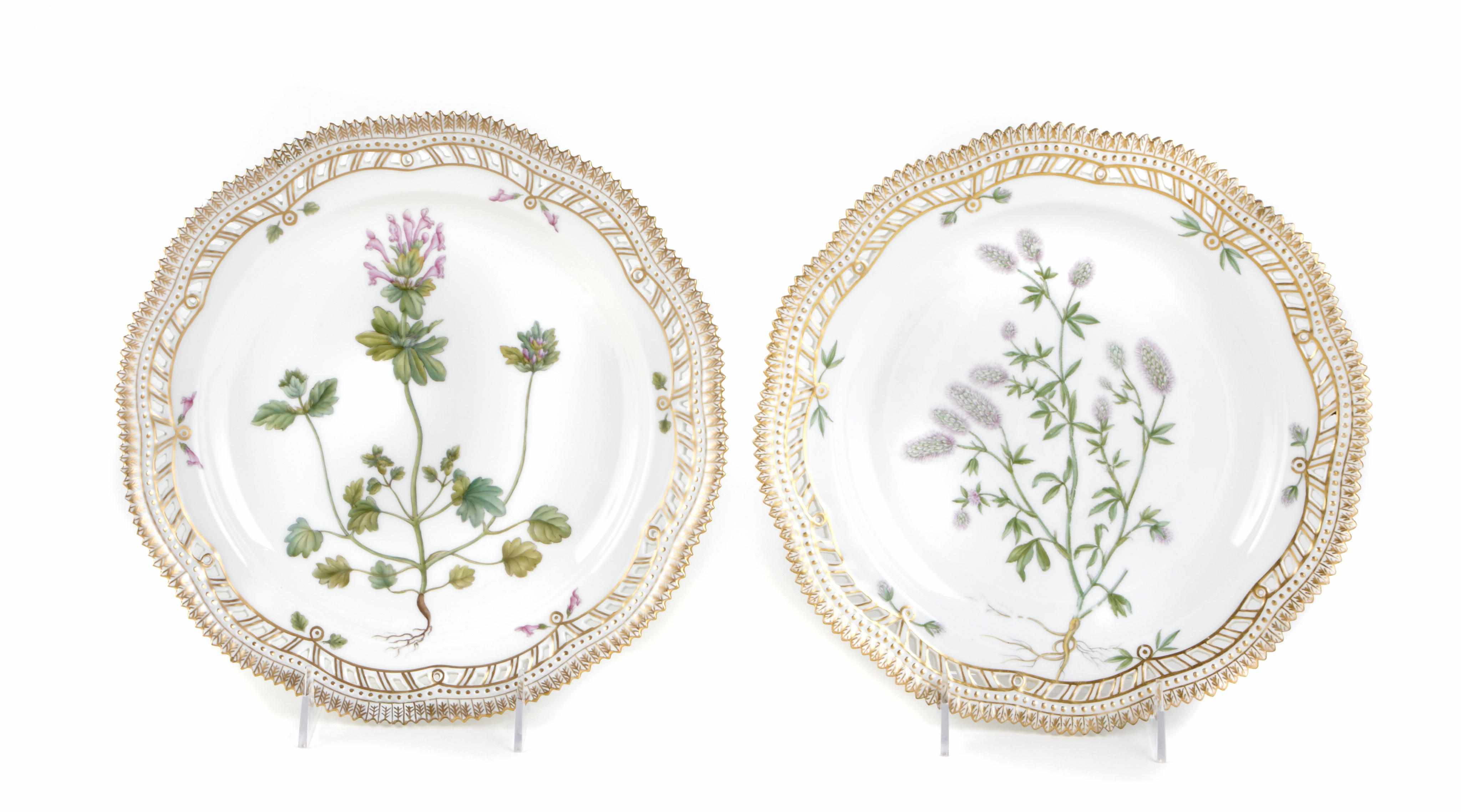 Appraisal: A set of twenty-nine Royal Copenhagen Flora Danica dinner plates