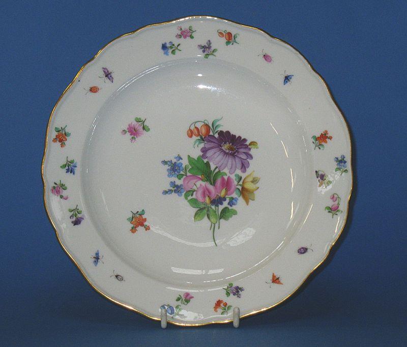 Appraisal: A SET OF SIX LATE MEISSEN DESSERT PLATES of th