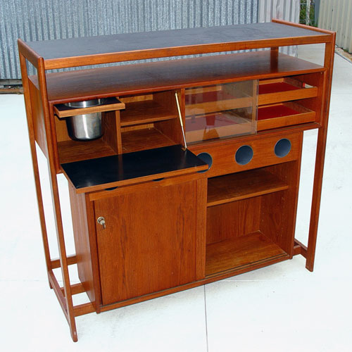 Appraisal: DYRLUND SMITH DANISH MODERN TEAK BAR Bar marked Dyrlund Smith