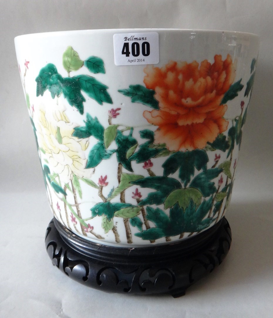 Appraisal: A Chinese porcelain jardiniere late th th century painted with