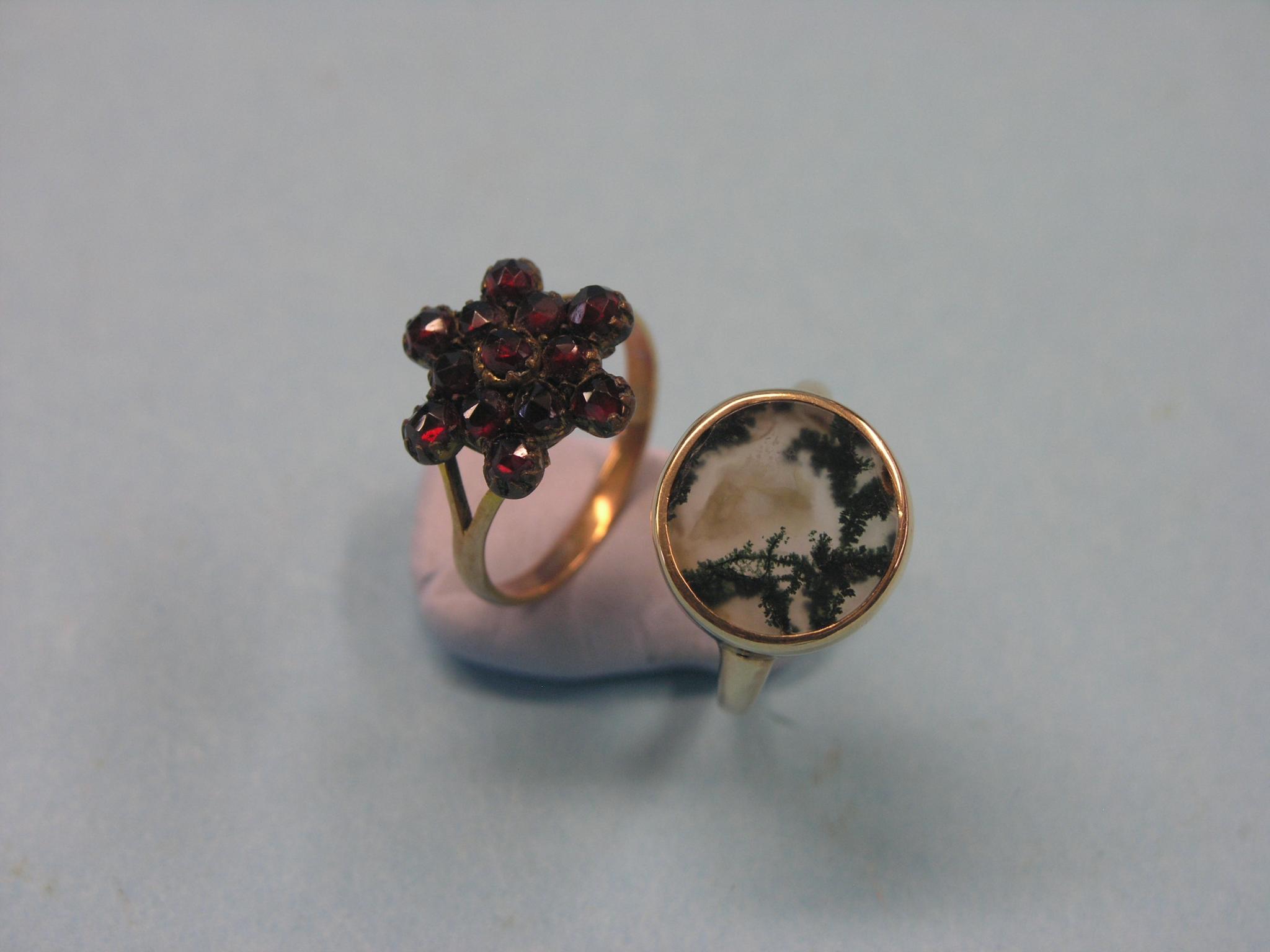 Appraisal: A ct gold fern agate ring and a yellow metal