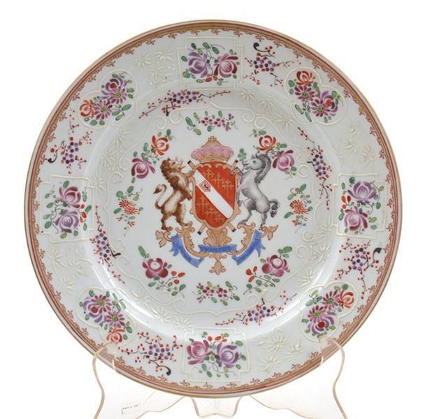 Appraisal: SAMSON PORCELAIN PLATE IN THE CHINESE ARMORIAL MANNER WITH HERALDIC