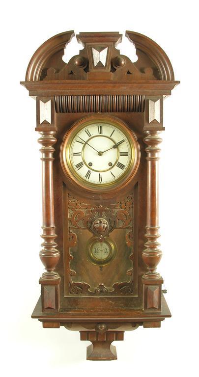 Appraisal: A walnut Vienna stlye regulator